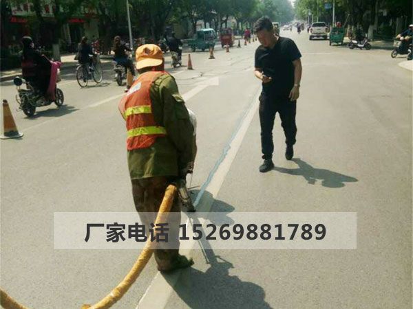 道路灌缝胶在使用中需要注意的事项